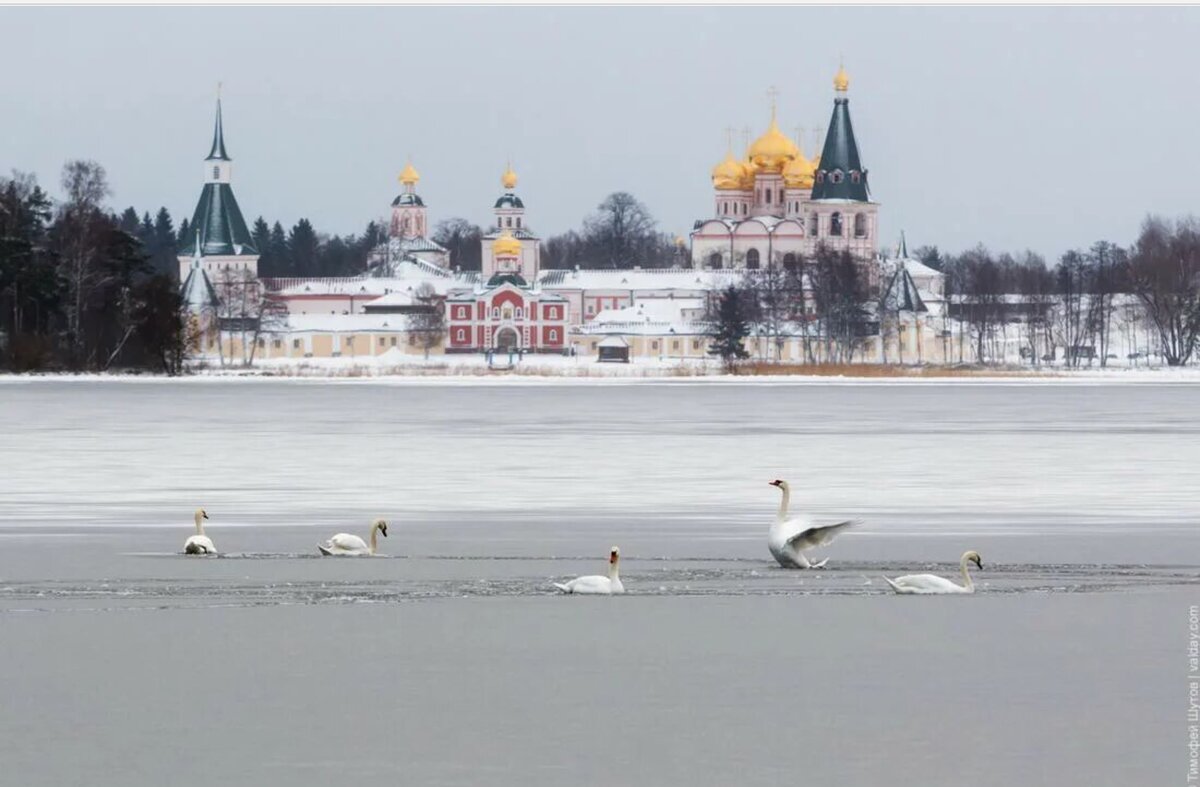 Иверской монастырь на Валдайском озере. Изображение из открытых источников