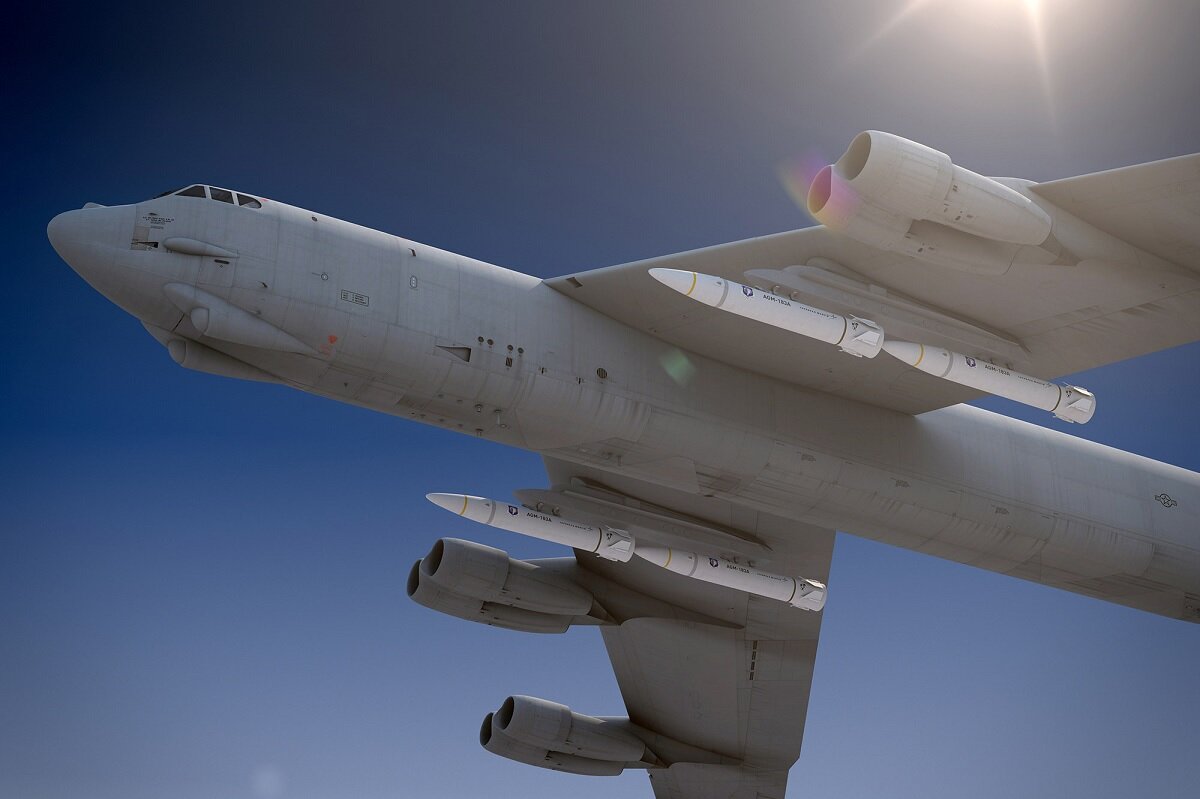 AGM-183A ARRW на бессмертном В-52. Он бы и рад уже подохнуть, да заменит нечем