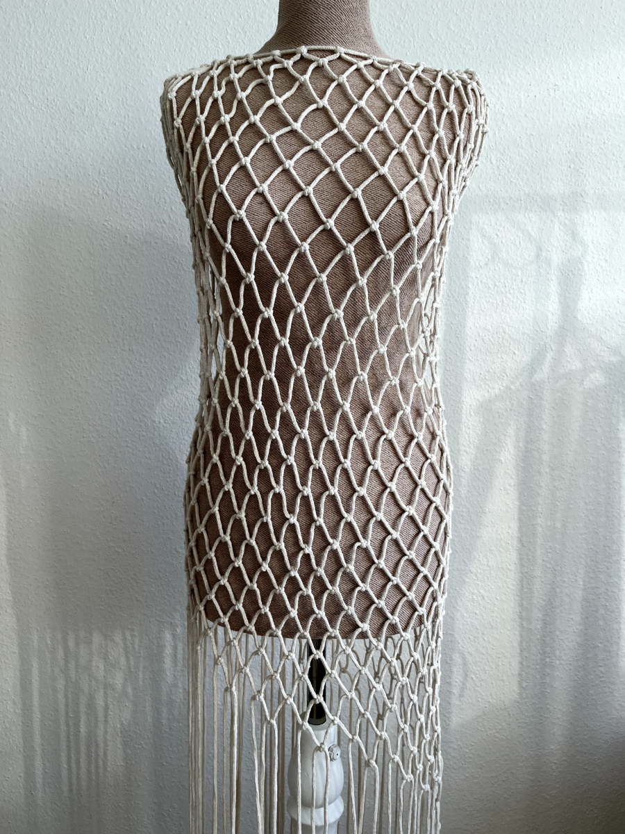 Платье-сетка и макраме-жилет - изделия, которые вы научитесь плести на мини-курсе по одежде Zacramaschool