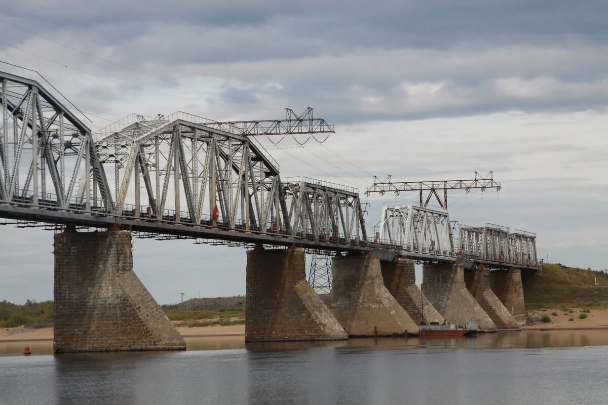 Мост через реку печора. Жд мост печора. Мост через реку печора. Жд мост печора. Железнодорожный мост печора.