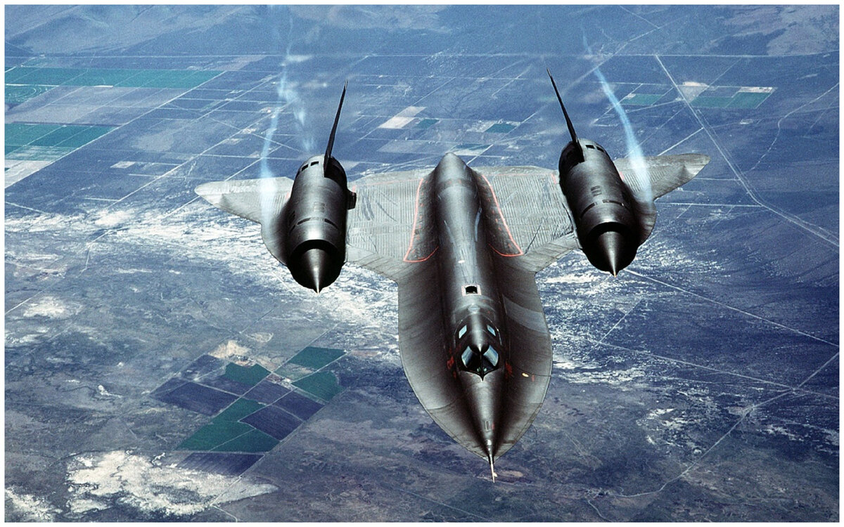 Самолет-разведчик SR-71 Blackbird. Данная картинка из общедоступных ресурсов сети интернет и принадлежит только ее авторам.
