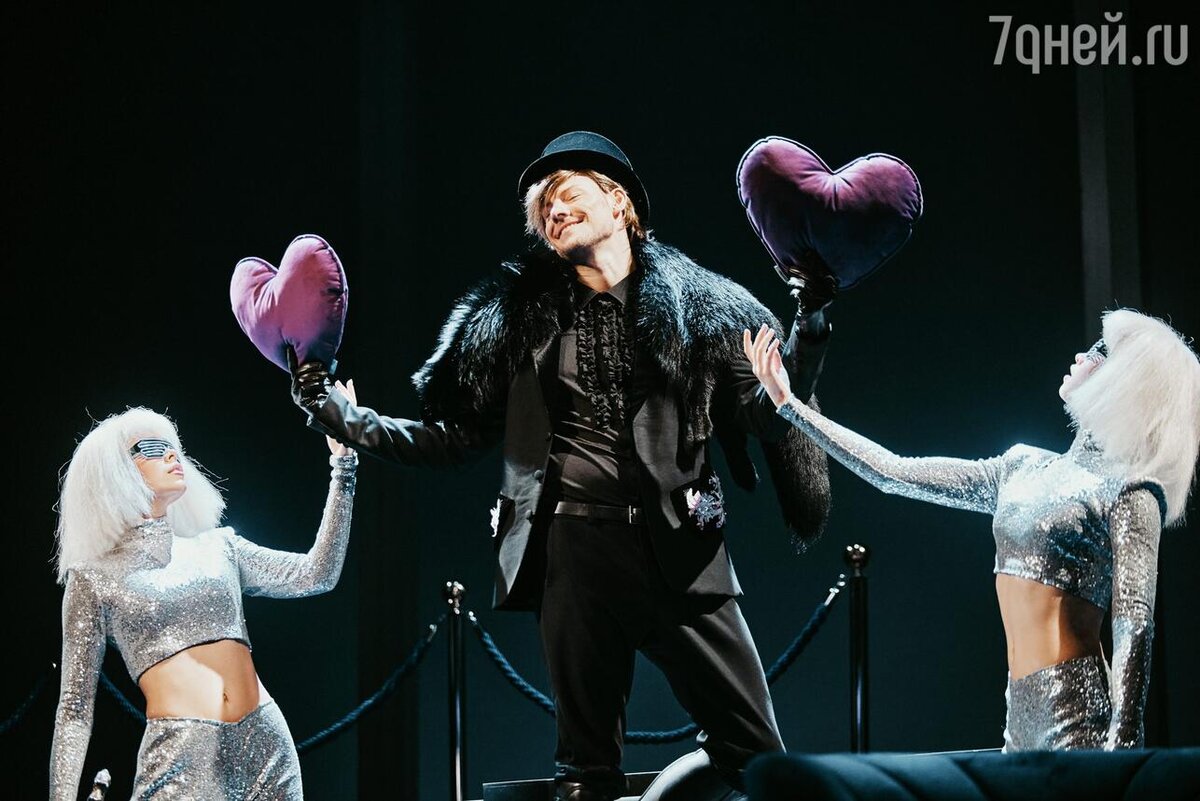    Сцена из спектакля «Красавец мужчина» пресс-служба театра им. Пушкина, Геворг Арутюнян