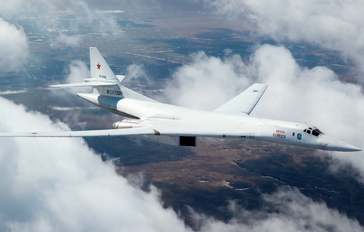Стратегический ракетоносец Ту-160 