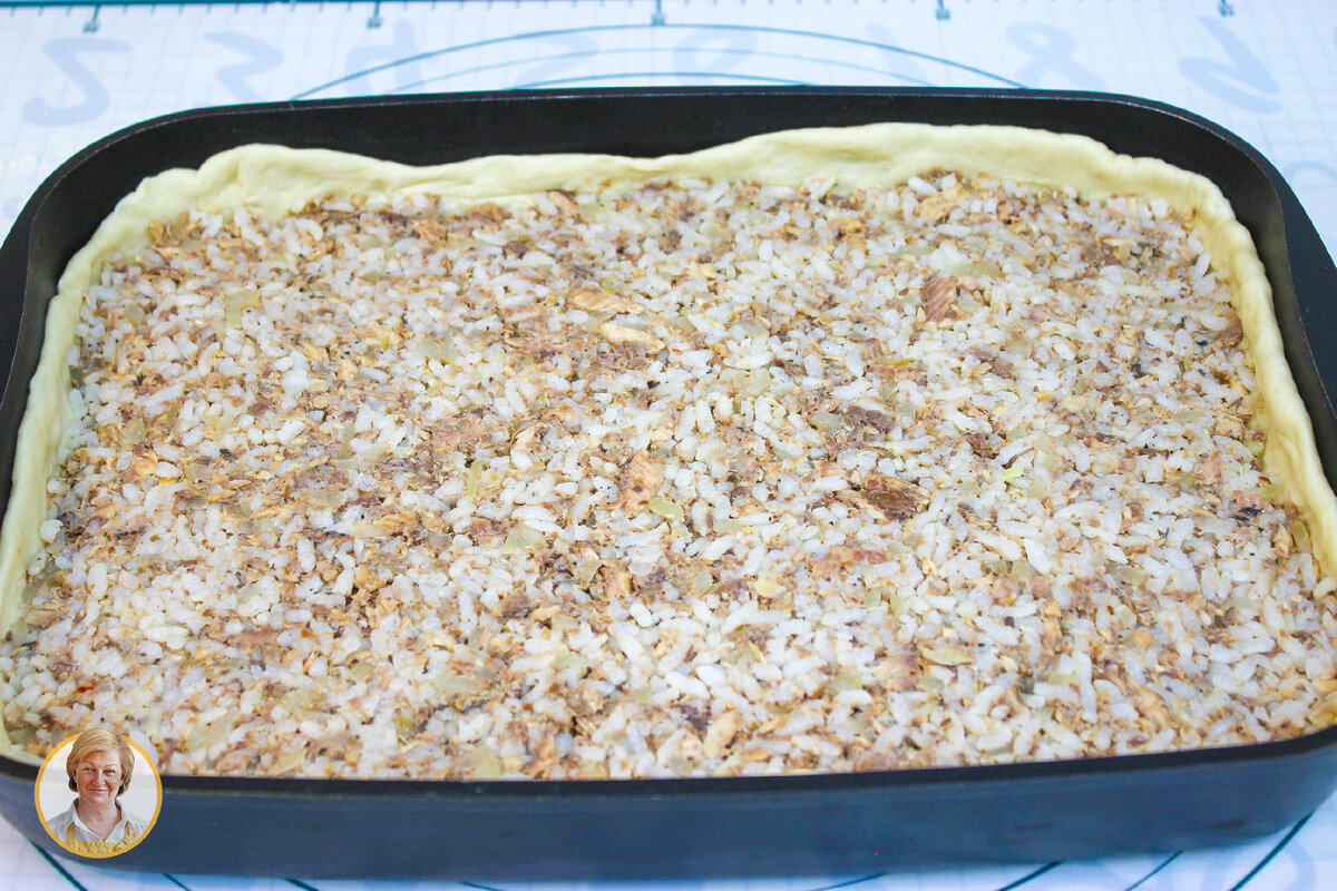 Пирог с рисом и консервой
