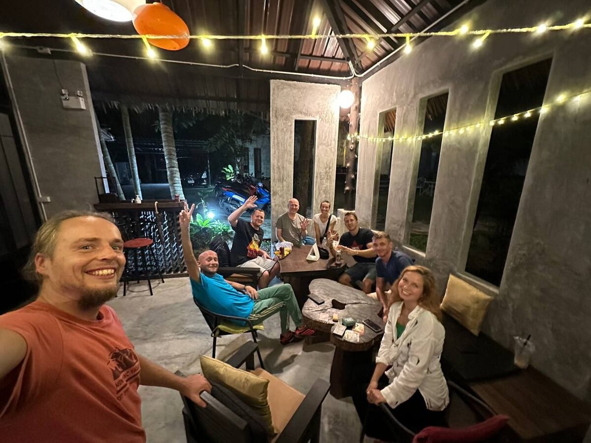 Наша первая игра. Народа пока немного...