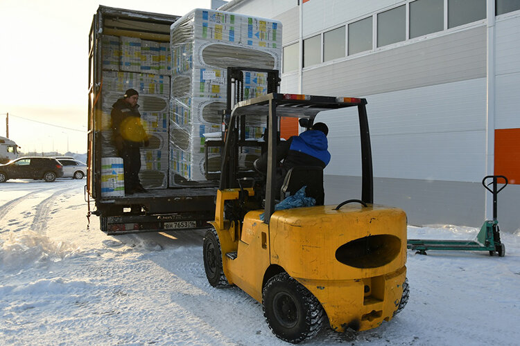    «Нашу продукцию берут торговые компании, как тот же «Леруа», просто помельче. Много отгружаем в Москву, Йошкар-Олу, Чебоксары, Чечню, Калмыкию, а еще в Казахстан наш утеплитель уезжает»