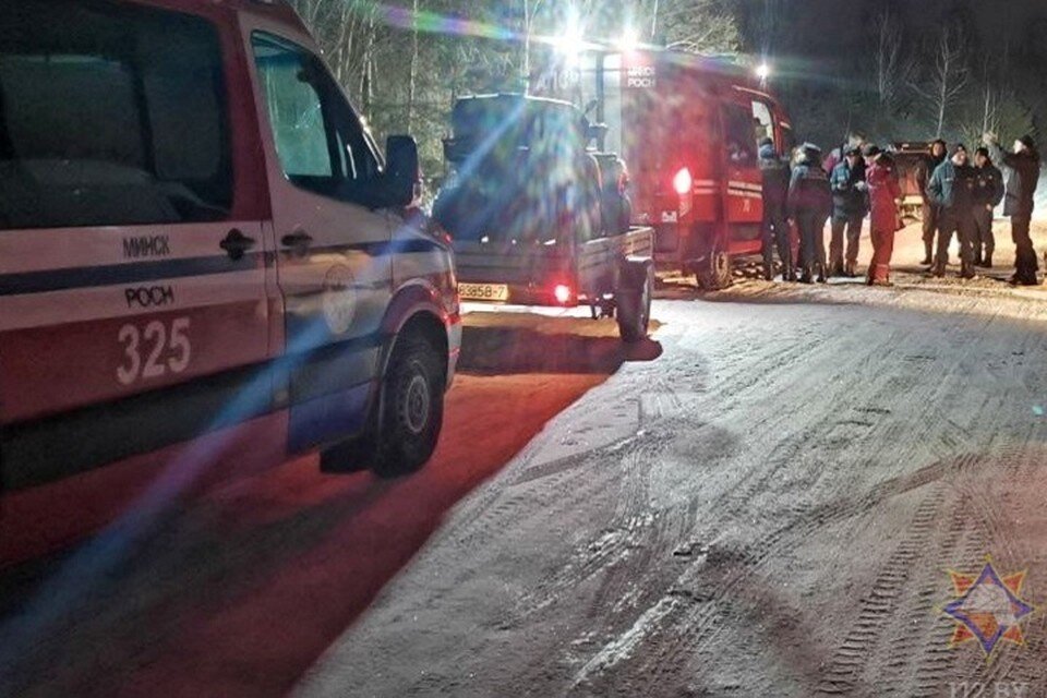     Когда детей нашли, на улице уже стемнело. Фото: МЧС Беларуси