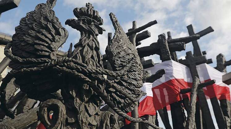    TASS Монумент в Варшаве, установленный «в память о жертвах советского вторжения в Польшу во время Второй мировой войны и последующих репрессий»