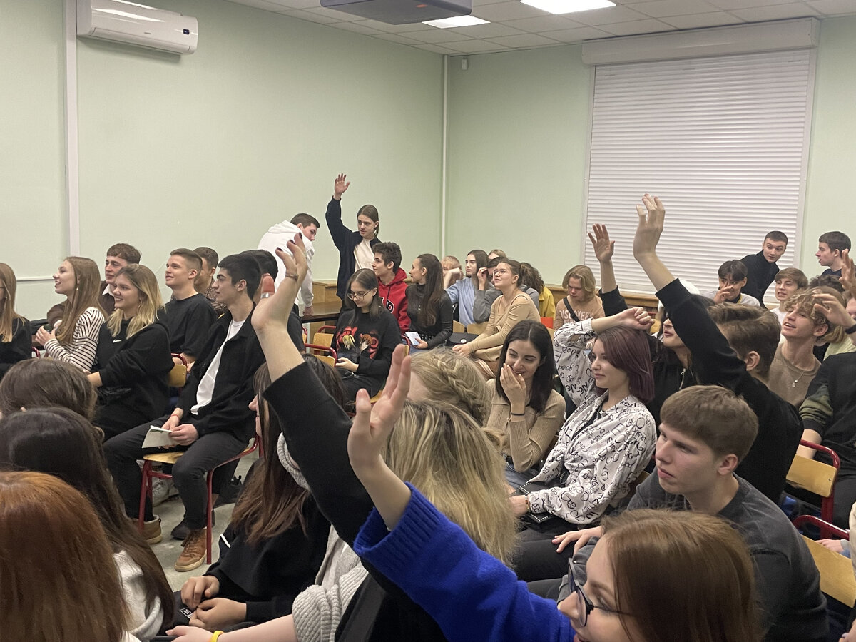 Уже во время аукциона стало понятно: битва будет нешуточной!