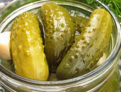 Существует множество рецептов, как правильно мариновать огурцы. В моей памяти их тоже несколько, но с Вами я хочу поделиться рецептов, который мы делаем на продажу и сами больше всего любим. Одним и тем же способом можно делать как огурцы, так и помидоры.Данный маринад раскрывается в огурцах и помидорах по-разному.