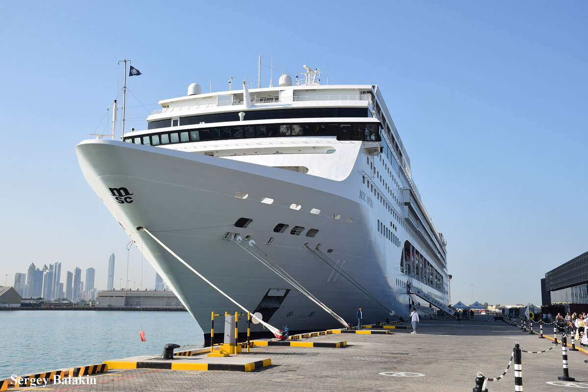 Лайнер «MSC Opera» в порту Абу-Даби, январь 2023 г. Фото автора