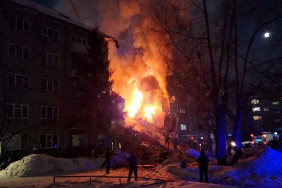     Взрыв прогремел в 7.45. Вячеслав АШУРКОВ