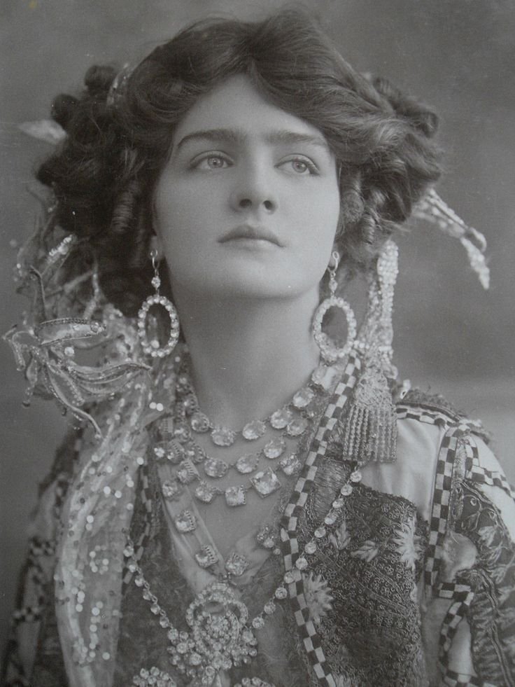 Лили Элси - популярная английская актриса и певица ( 8.04.1886 - 16.12.1962), стала очень известной после Лондонской премьеры "Веселая вдова" Франца Легара, фото Яндекс Картинки