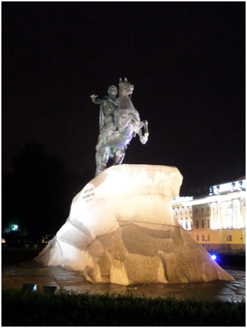Памятник Петру Великому в Петербурге, благодаря Великому поэту А.С.Пушкину известный как «Медный всадник» (фото из личного архива)