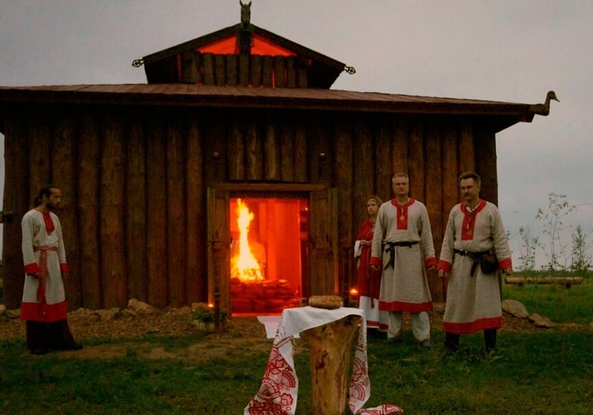 Храм огня Сварожича и жрецы