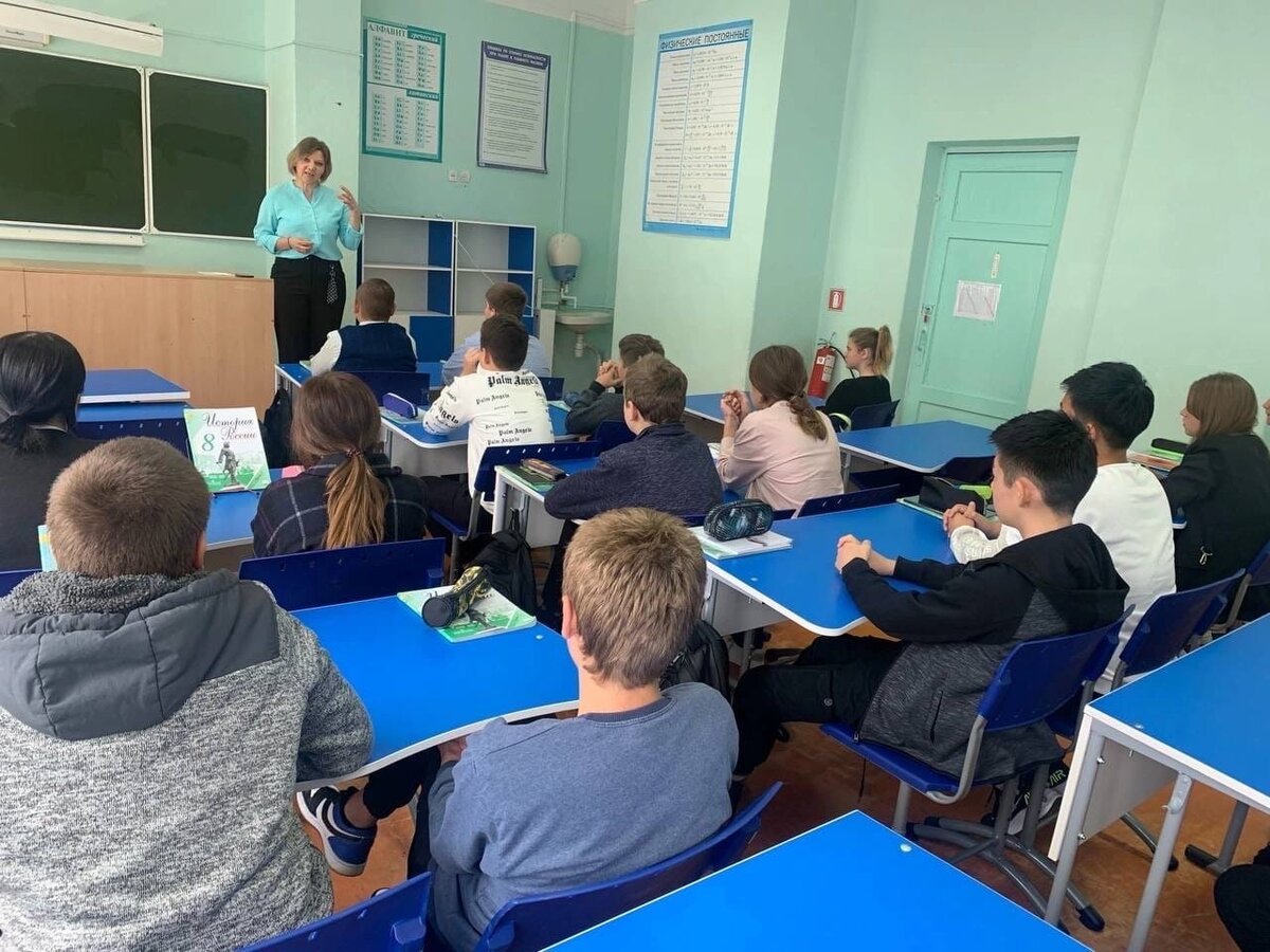 Педагогом быть тоже пришлось