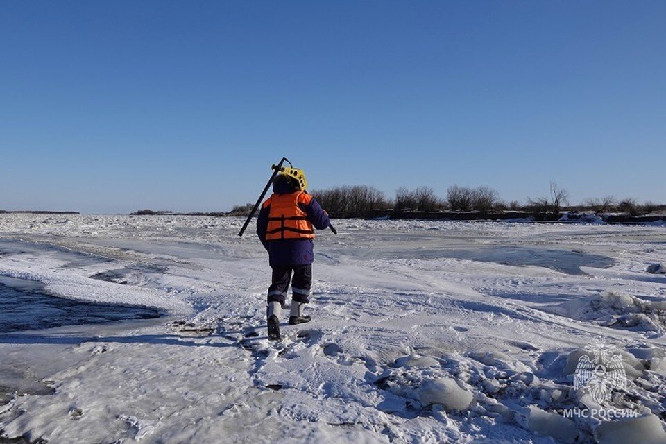     На место прибыли водолазы  ГУ МЧС России по Хабаровскому краю