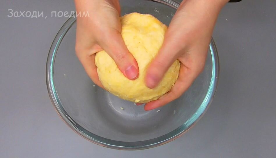 Пирог сметанник со вкусом баунти — очень простой в приготовлении пирог, а вкус просто на высший балл (песочный корж и кремовая начинка)