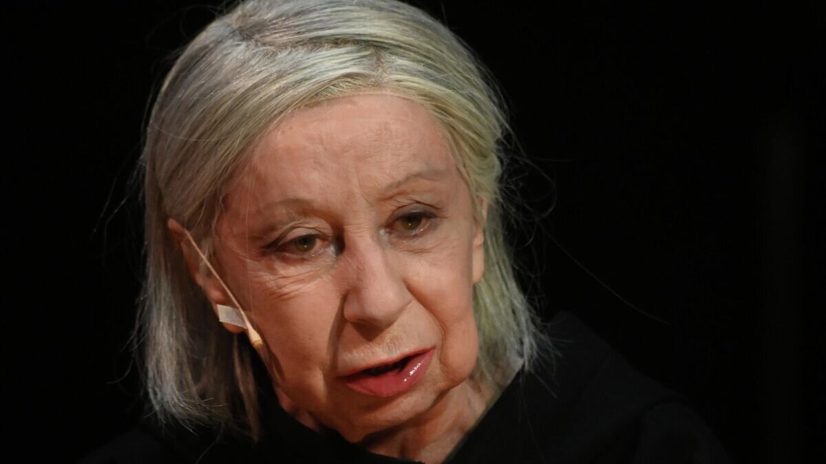    Лия Ахеджакова в роли бабушки Нурии в спектакле "Первый хлеб" в постановке Бениамина Коца по пьесе драматурга Рината Ташимова на сцене театра "Современник".© РИА Новости / Владимир Федоренко