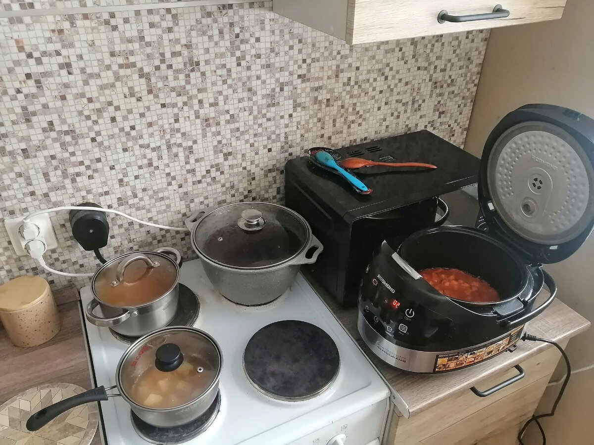 Тут не хватает только какой-нибудь выпечки и салата) 