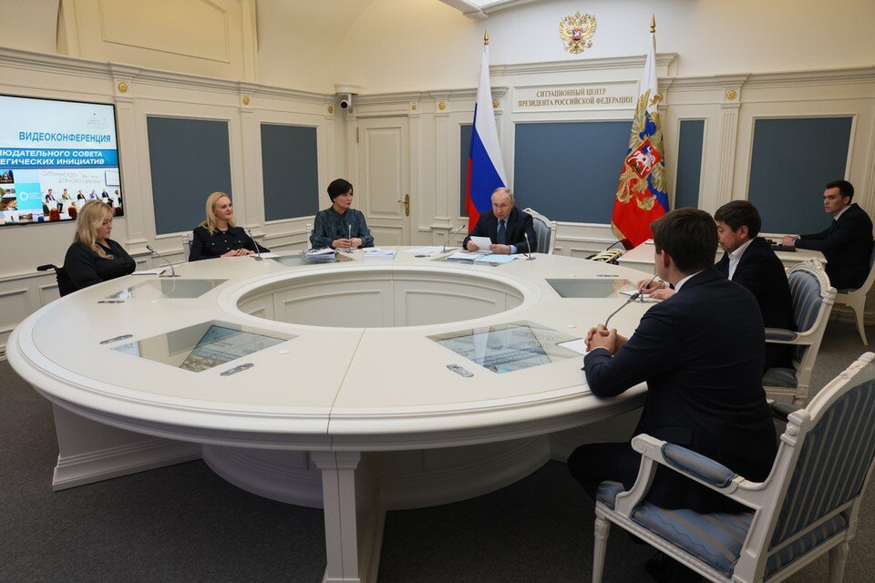     Владимир Путин во время заседания наблюдательного совета Агентства стратегических инициатив в Кремле. Фото: Михаил Метцель/POOL/ТАСС
