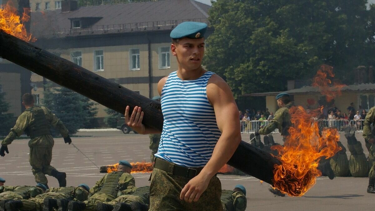     Если все будет идти по плану, то 21 февраля 2023 года Президент России Владимир Путин выступит с посланием к Федеральному собранию. Какое будет сделано заявление, пока никто не знает. Но все может кардинально измениться, сообщил RostovGazeta ростовский политолог Дмитрий Абросимов.