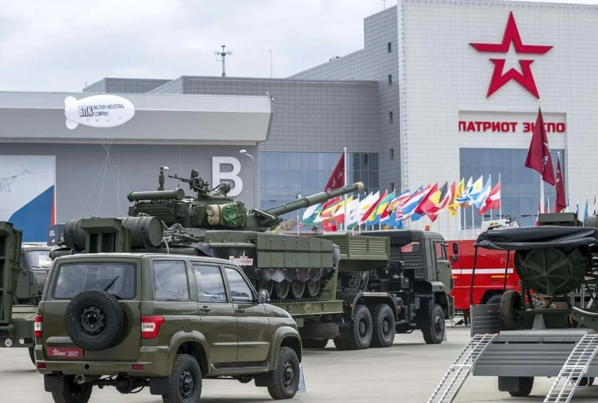 Парки военной техники в москве