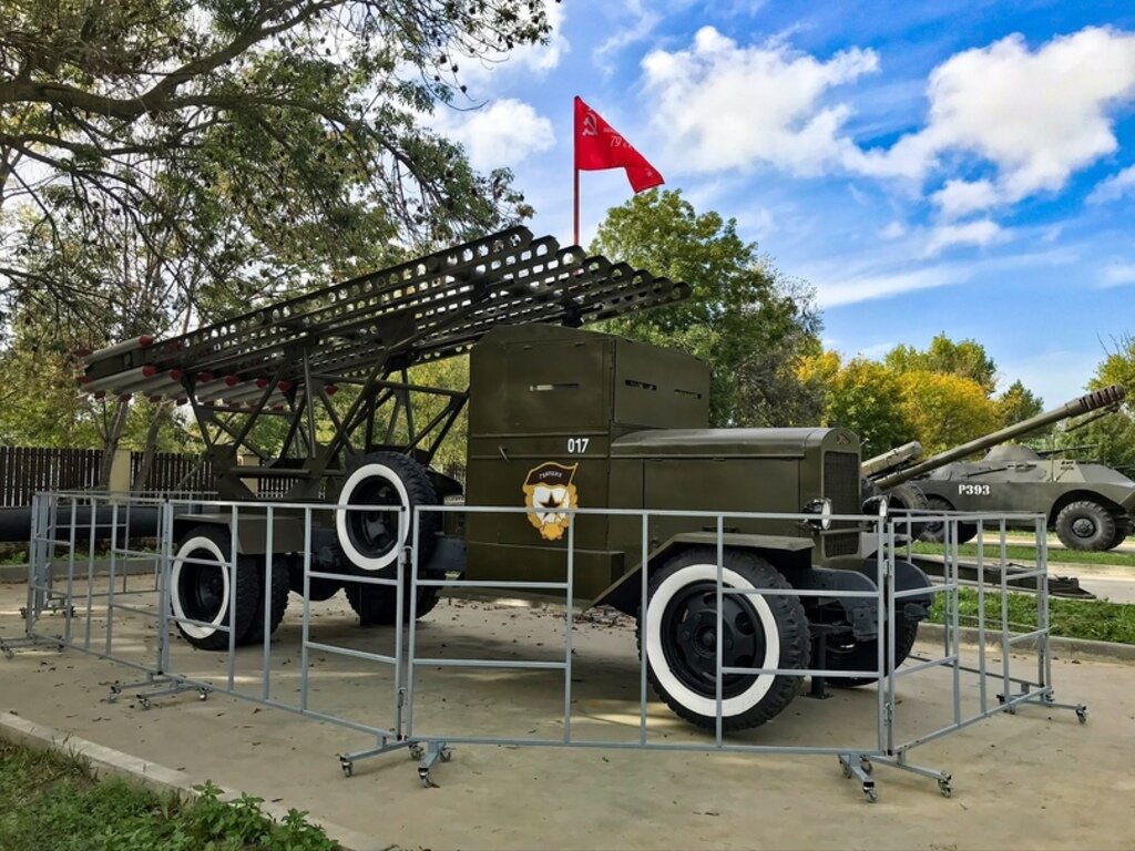 Фотогалерея сквера военной техники в Джемете