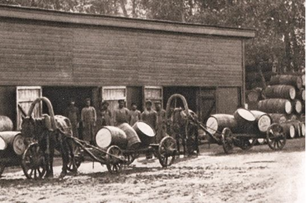 Перевозка нефти в царской России.Фото взято permneft-portal.ru