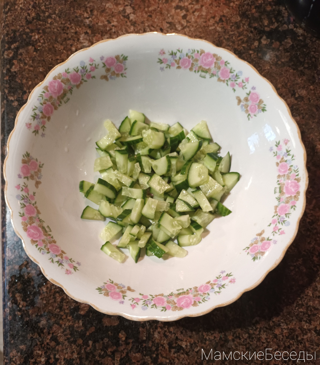 Половинку свежего огурца. Фото автора