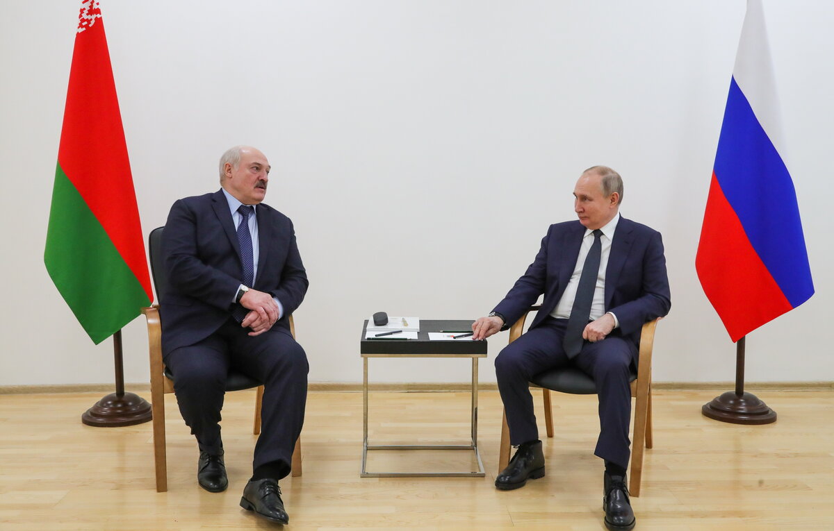    Президент Белоруссии Александр Лукашенко и президент РФ Владимир Путин  Михаил Климентьев/пресс-служба президента РФ/ТАСС