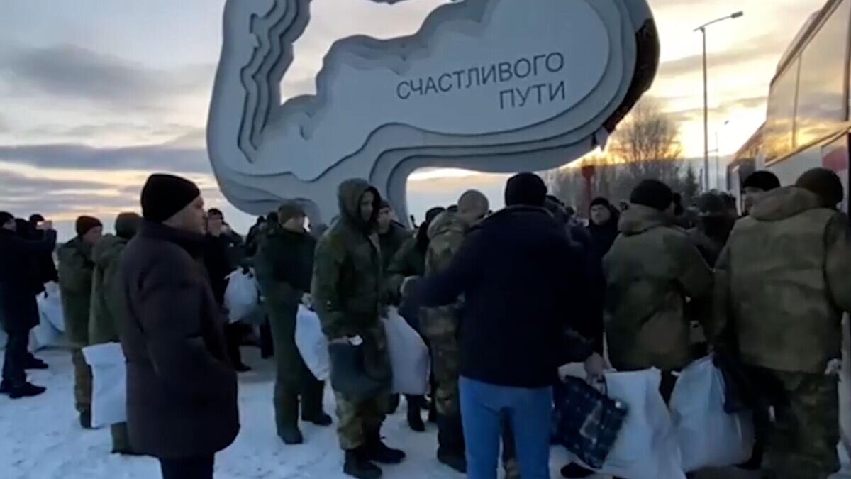    Возвращение российских военных из украинского плена© Министерство обороны РФ