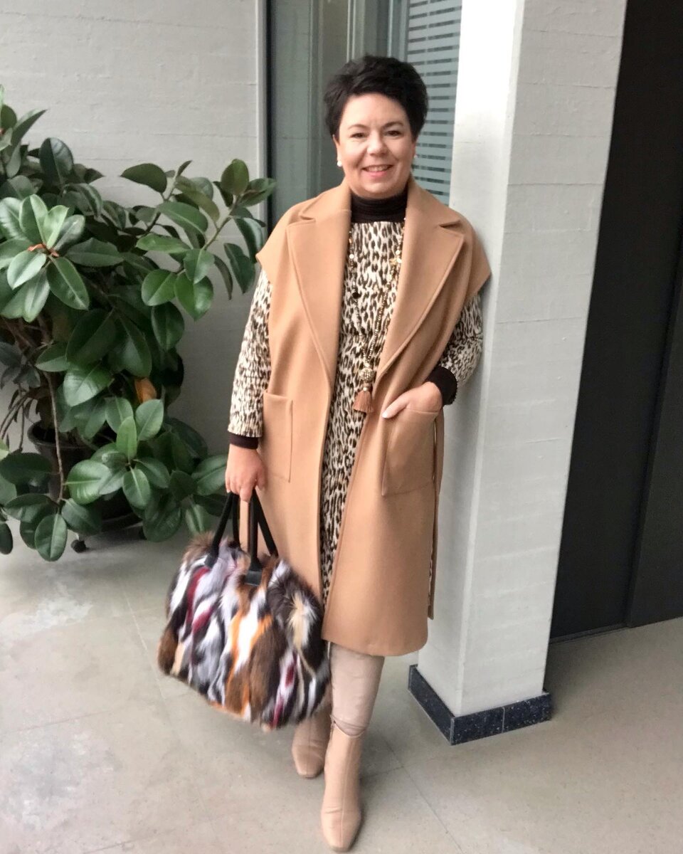 Невысокий рост: 10 гармоничных образов от блогера 50+, которые стройнят ...