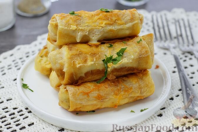 мука, молоко, пиво светлое, яйца, куриное филе, лук репчатый, рис, сметана, масло сливочное, масло растительное, зелень свежая, сыр твёрдый, соль