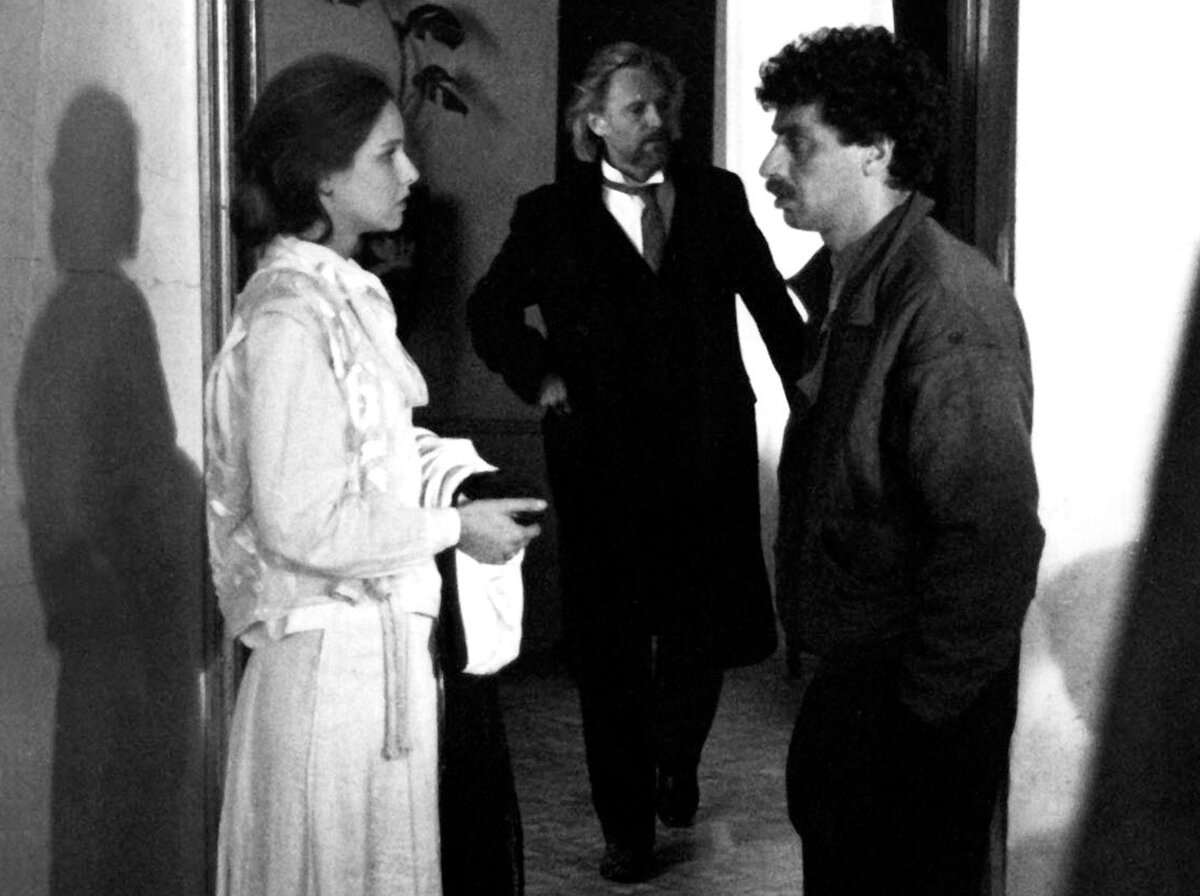 И. Дыховичный на съёмочной площадке / cъёмки фильма Чёрный монах (1988)