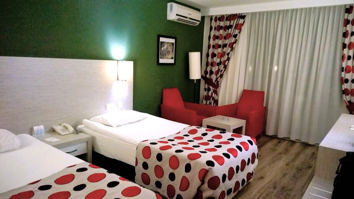 Отель или хостел. Где лучше остановиться туристу