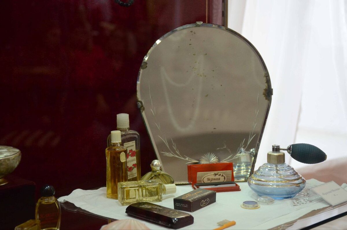  📷    В Оренбурге открылась выставка «Он. Она», посвященная жизни 70-80-х годов ХХ века Марина Шарт