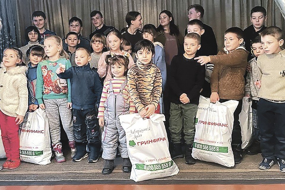     Представители президентского движения в Самарской области привезли в Луганск одежду для детей-сирот.