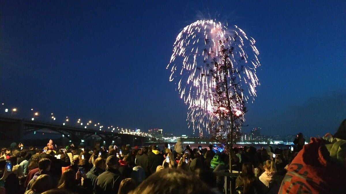 салют на 23 февраля в москве