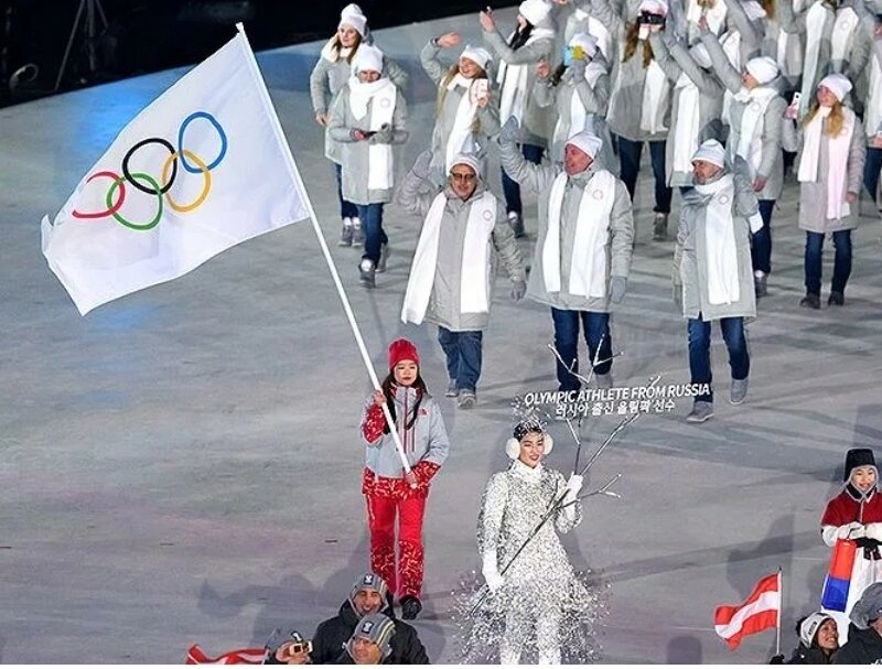 Идеальная форма российских олимпиоников с точки зрения МОК в 2024 году, не хватает наручников и коленопреклонения перед радужным флагом, который будет в Париже на открытии т.н. "олимпиады".