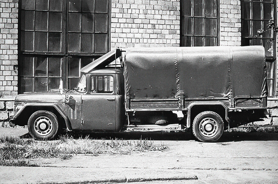    ЗиЛ-113Г - штучный грузовик с двигателем и шасси лимузина ЗиЛ-114 и грузовой кабиной ЗиЛ-133ГЯ.Motor.ru