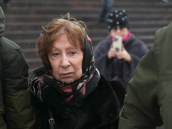     Лия Ахеджакова на похоронах Инны Чуриковой / Global Look Press