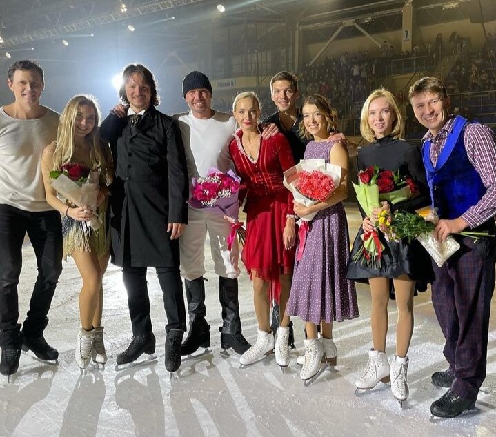     Алексей Ягудин, Татьяна Тотьмянина, Максим Шабалин, Роман Костомаров и другие участники ледового шоу Фото: соцсети