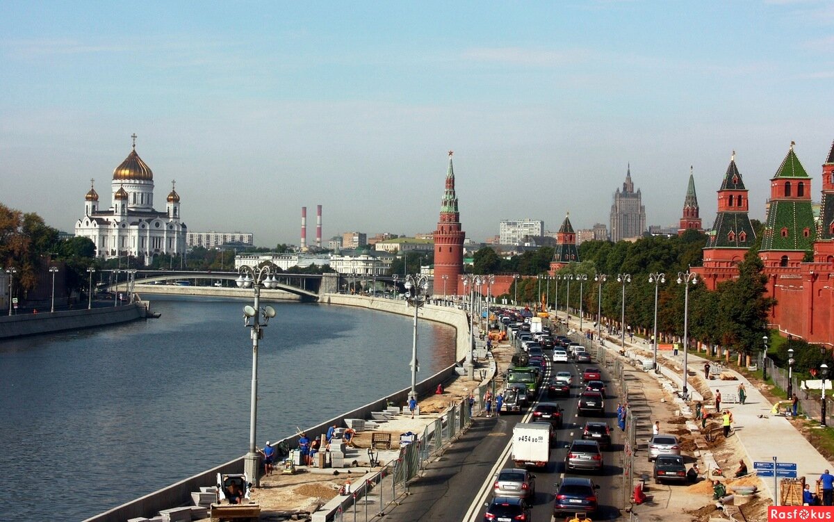 Кремлевская набережная. Кремлевская набережная Московский Кремль. Кремлевская набережная 1 Москва. Набережная Москвы реки возле Кремля.