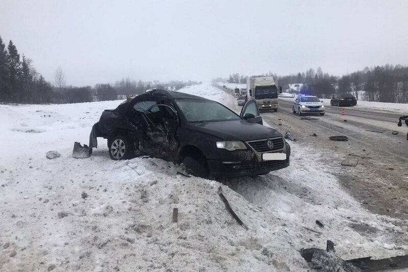    Авария случилась сегодня в 9:50 на 26 километре трассы Вологда - Новая Ладога.