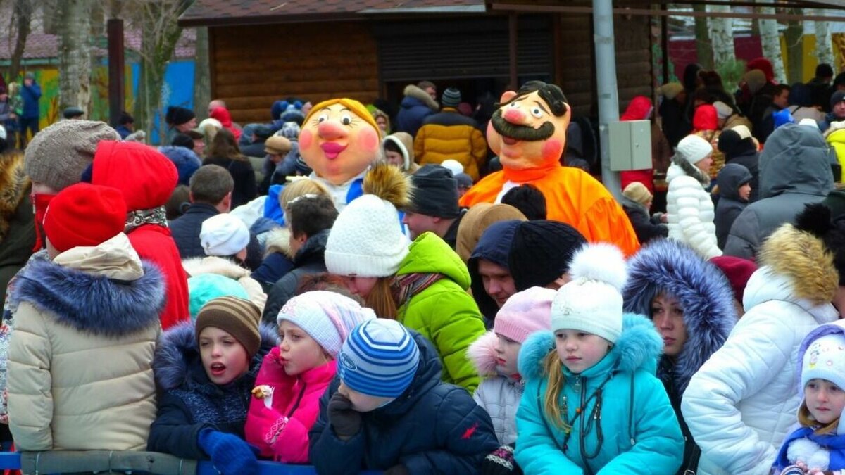     В Ялуторовске подводят итоги празднования масленицы. По данным видеосюжета «Тюменского времени», мероприятие посетили больше 20 тысяч человек. Предполагается, что после реконструкции аэропорта поток туристов в Тюменскую область станет ещё больше.