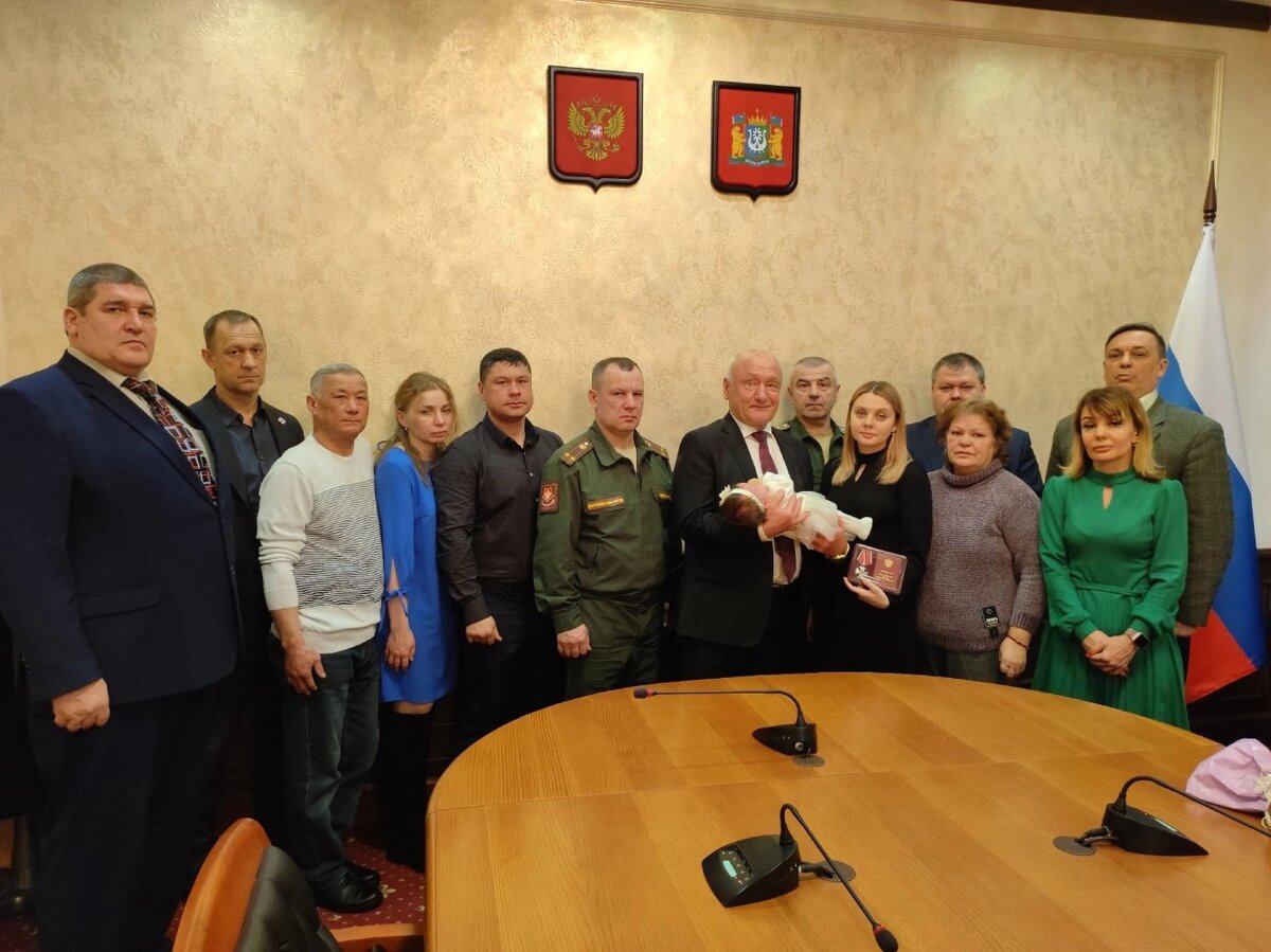    Глава Белоярского района вручил орден Мужества семье погибшего героя спецоперации