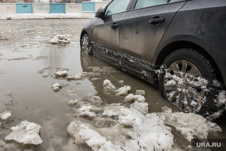    В Екатеринбурге коммунальная авария спровоцировала пробку