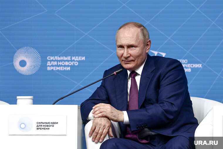    Президент России Владимир Путин наградилдвух свердловчан