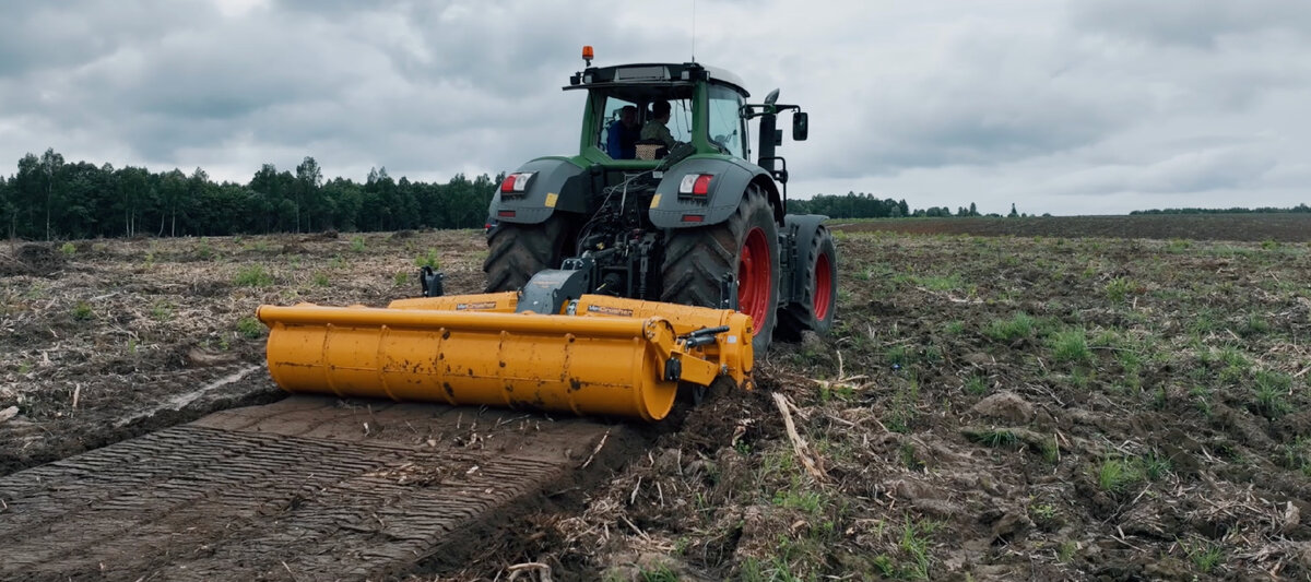 Трактор Fendt с 3-х метровым ротоватором. Смотрите на нашем канале как он работает.